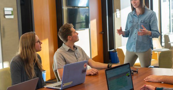 Trabajadores a Honorarios en Servicios Publicos